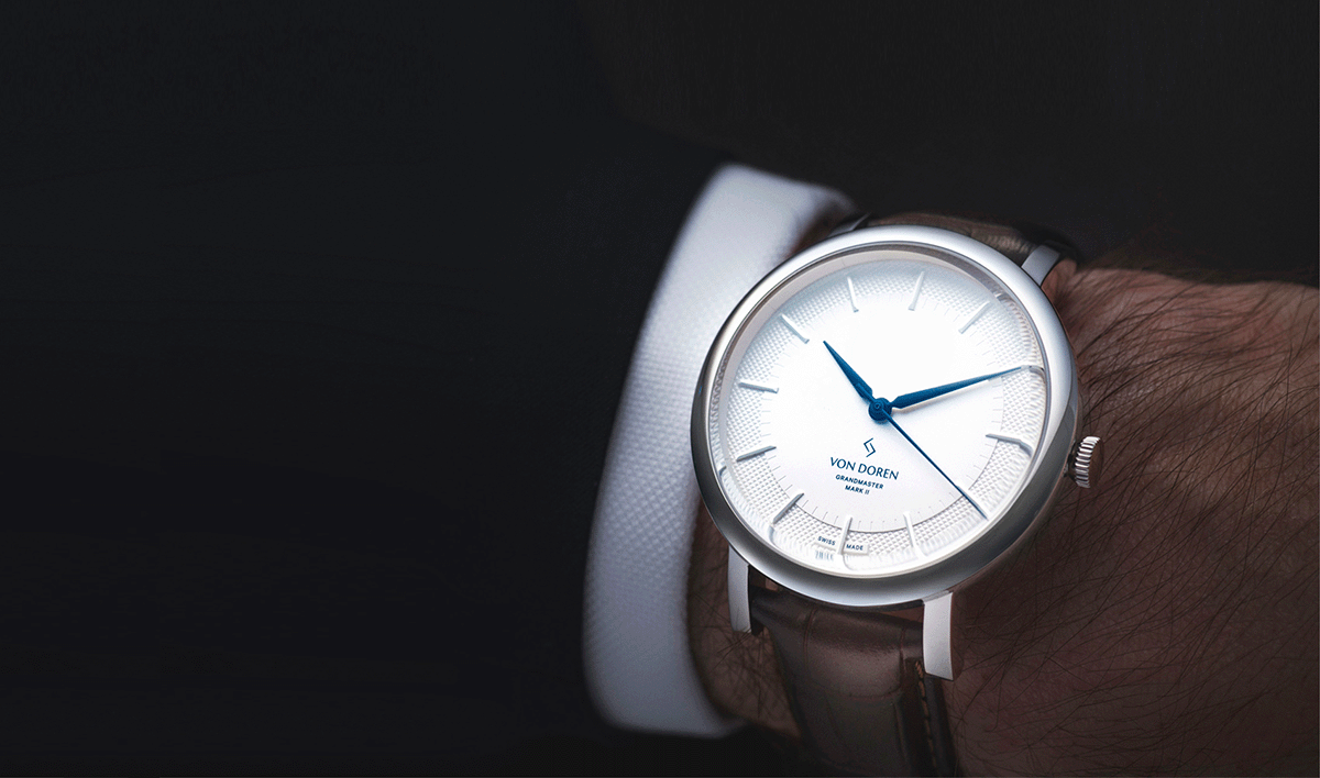 How to choose a perfect dress watch for men?