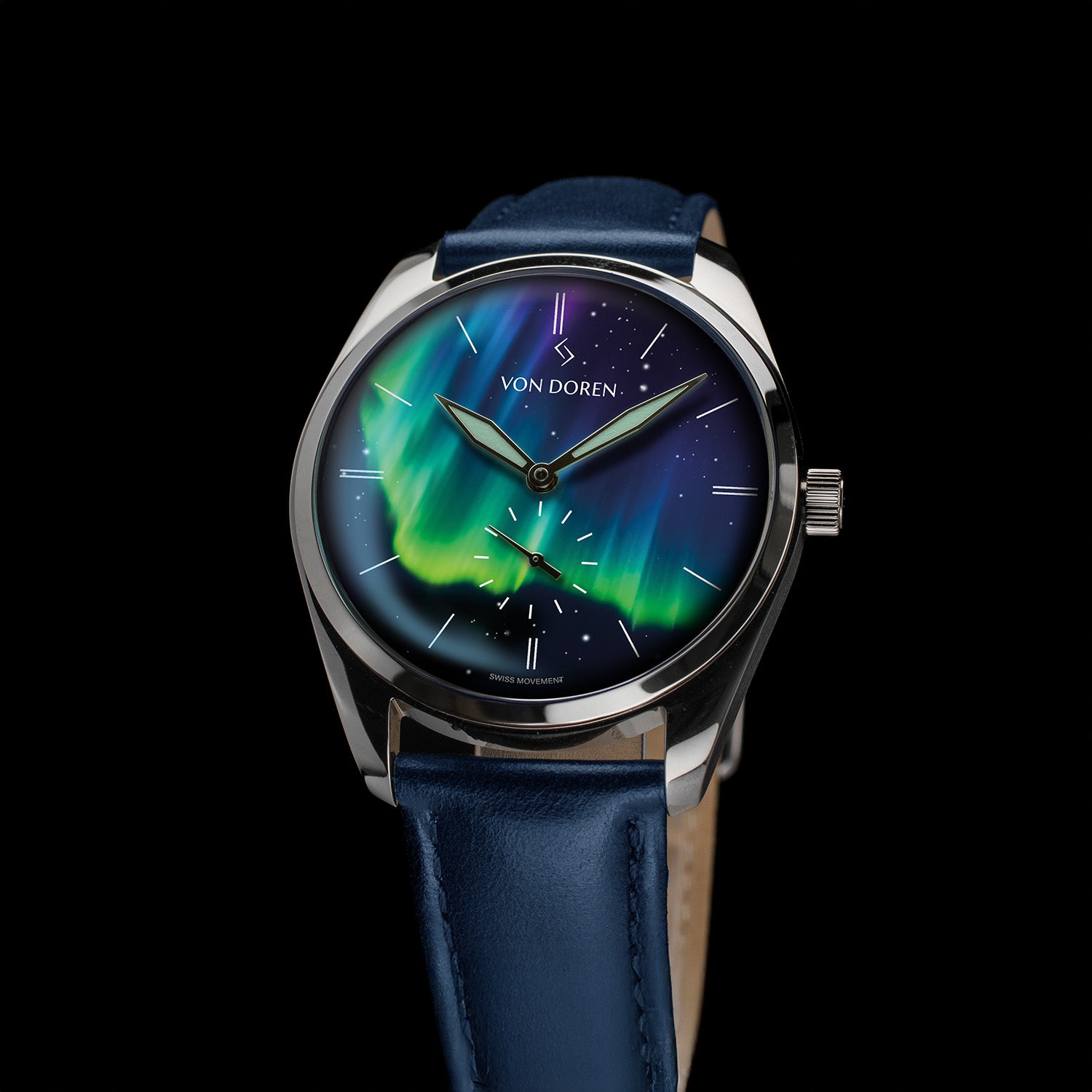 Klokke med nordlys avbildet på skiven