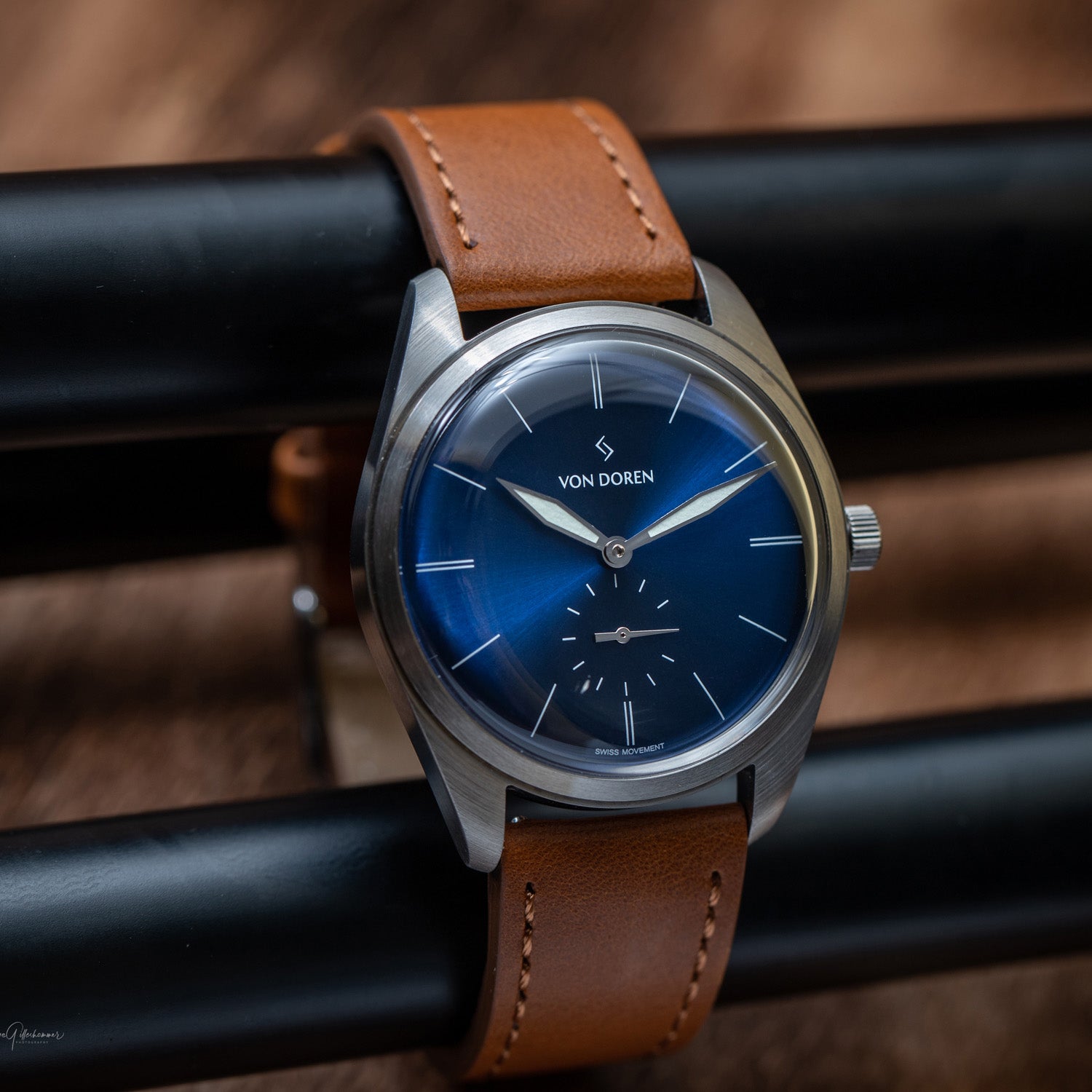 Von Doren Runde blå festet til stenger