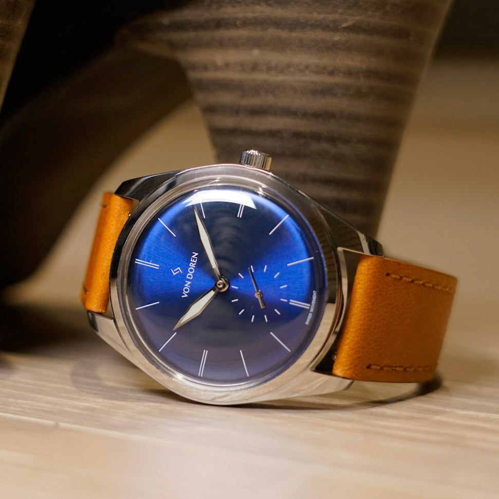 Von Doren Runde Blå liggende på gulvet