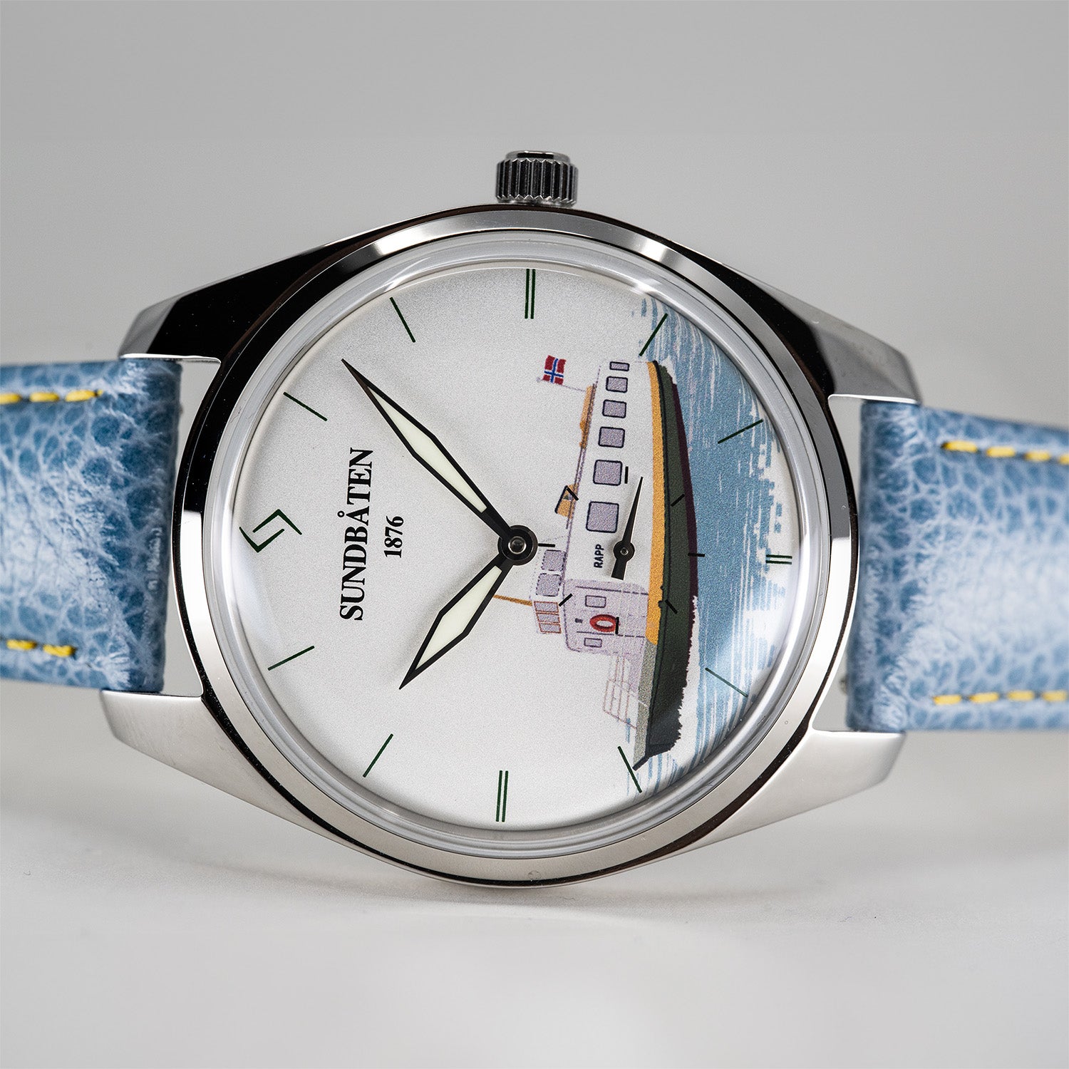 Klokke med bilde av Sundbåten Rapp på skiven
