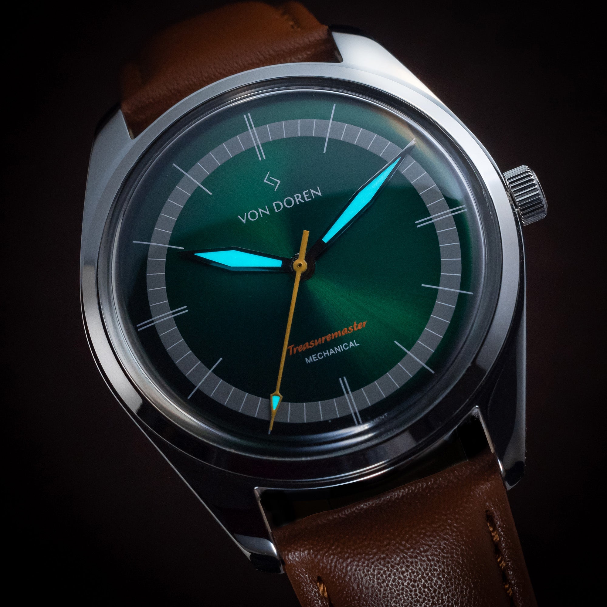 Von Doren mekanisk klokke. Modellen heter Treasuremaster grønn.