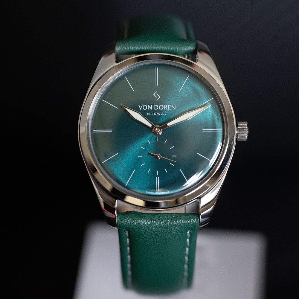 Runde Opal med grønn reim