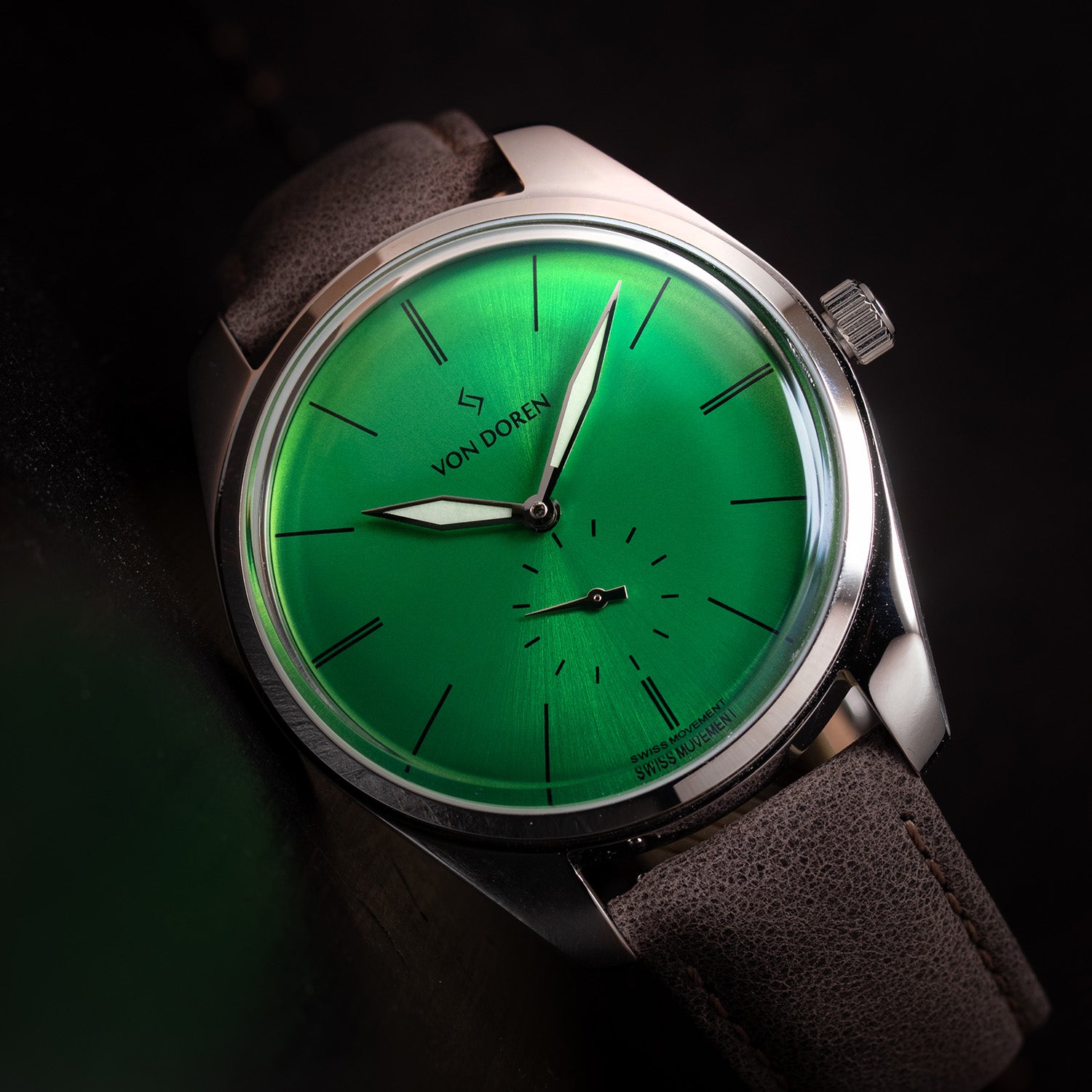 Von Doren klokke. Runde Mark II  med grønn skive.