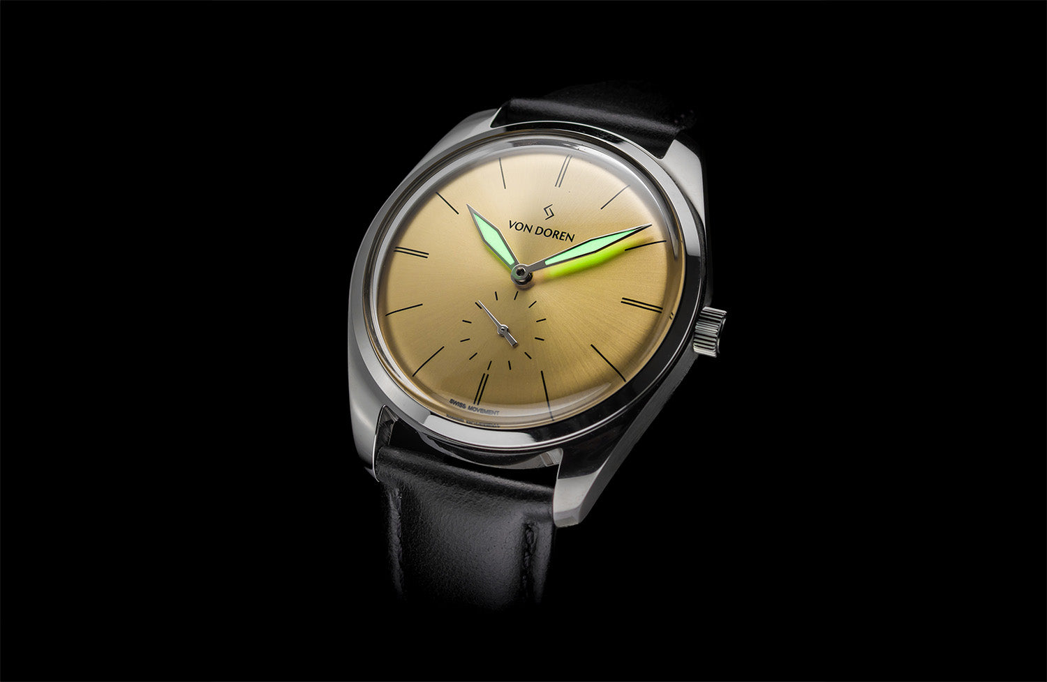 Runde Candy gold klokken med gull skive og sort skinnreim.